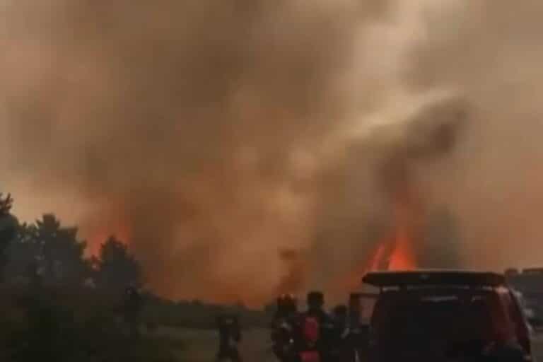 Μαίνεται για τρίτη ημέρα η φωτιά στα Πιέρια Όρη – Κατευθύνεται προς Κοζάνη, σηκώθηκαν τρία ελικόπτερα (βίντεο)