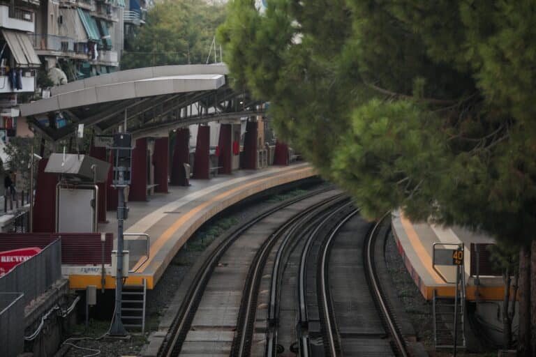 Τραγωδία στη Νέα Ιωνία: Νεκρός ο άνδρας που έπεσε στις γραμμές του ΗΣΑΠ