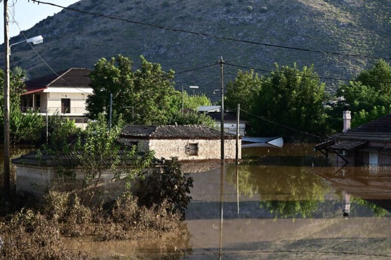 «Ήχησε» το 112 στη Θεσσαλία – Πού θα «χτυπήσει» η κακοκαιρία