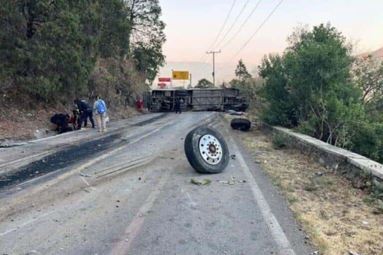 Τραγωδία στο Μεξικό: Τουλάχιστον 14 νεκροί και 31 τραυματίες σε ανατροπή λεωφορείου (εικόνες)