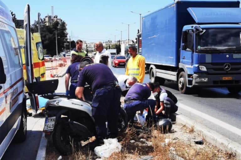 Τροχαίο με μοτοσικλέτα στη Νέα Φιλαδέλφεια – Τραυματίστηκε στο κεφάλι ο οδηγός