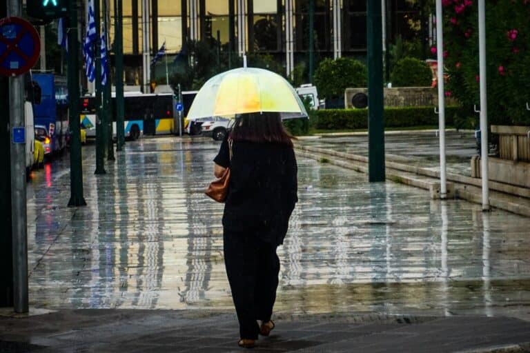 Επικαιροποιήθηκε το έκτακτο δελτίο καιρού: Ισχυρές καταιγίδες με κεραυνούς από σήμερα το απόγευμα – Σε ποιες περιοχές τα φαινόμενα θα είναι έντονα