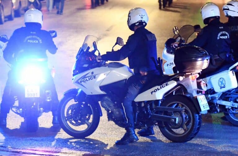 Συνελήφθη 17χρονος στον Κολωνό με γεμάτο περίστροφο!