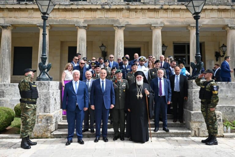 Ο Δένδιας παρέστη στις εκδηλώσεις για την 160η επέτειο της Ένωσης των Επτανήσων με την Ελλάδα