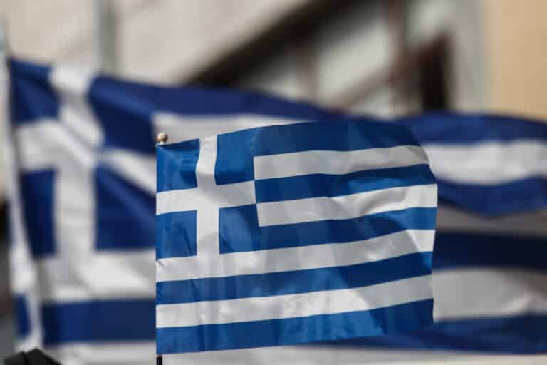 Ρόδος: Καταδικάστηκαν οι Σουηδοί που επιχείρησαν να αφαιρέσουν την ελληνική σημαία από την Ασφάλεια Ρόδου