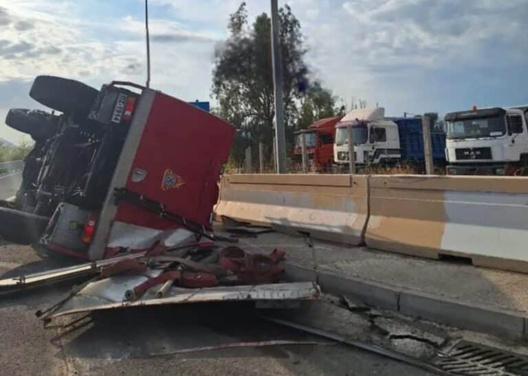 Σοβαρό ατύχημα με πυροσβεστικό όχημα στην Πάτρα – Στο νοσοκομείο τα μέλη του πληρώματος!