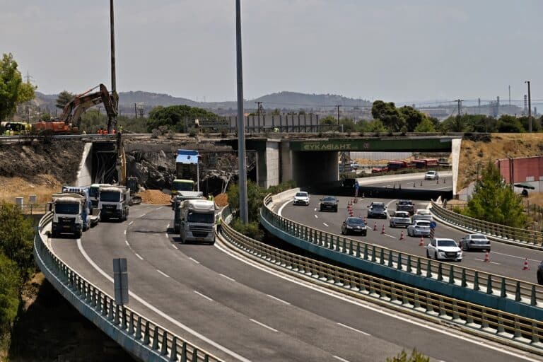 Κόρινθος: Δωρεάν οι διελεύσεις των μόνιμων κατοίκων της περιοχής από τα διόδια του Ισθμού μετά την κατεδάφιση της γέφυρας