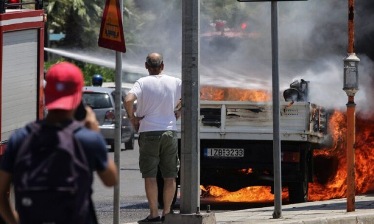 Ηράκλειο: Δύο ΙΧ τυλίχθηκαν στις φλόγες εν… κινήσει