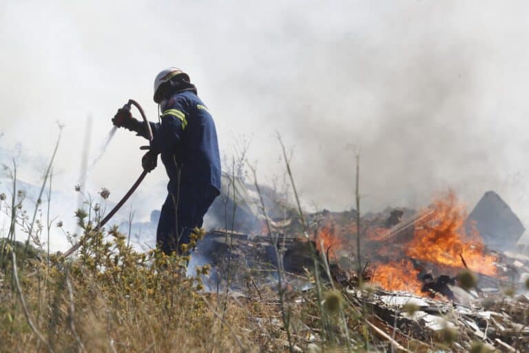 Φωτιά στην Κέρκυρα: Στη μάχη και εναέρια μέσα