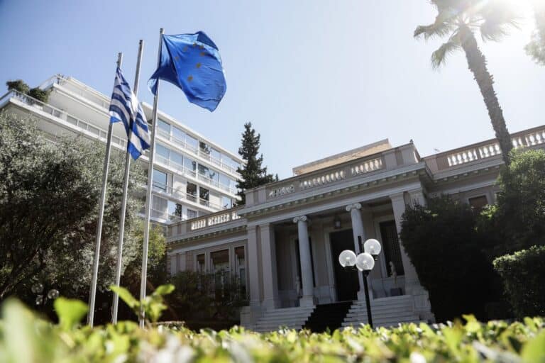 Συνεδριάζει εκτάκτως σήμερα το ΚΥΣΕΑ για τις εξελίξεις στη φλεγόμενη Μέση Ανατολή – Επέστρεψε εσπευσμένα ο Δένδιας στην Αθήνα