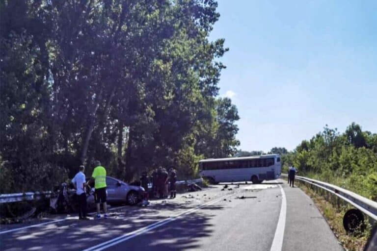 Τραγωδία στην Ξάνθη: Τέσσερις νεκροί σε τροχαίο δυστύχημα – ΙΧ συγκρούστηκε με λεωφορείο (βίντεο)