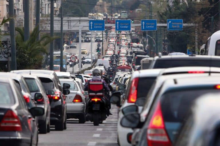 Τελειώσαν τα… ψέματα: Η Εφορία θα ελέγχει ανά εξάμηνο για ανασφάλιστα ΙΧ, ΚΤΕΟ και τέλη – Έρχονται πρόστιμα έως 10.000 ευρώ