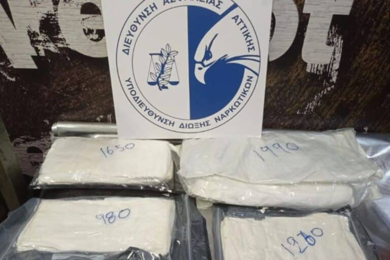 Συνελήφθη άνδρας για κατοχή και διακίνηση ναρκωτικών στα νότια προάστια, σε χώρους αναψυχής και εστιατόρια – Πώς τον έπιασαν