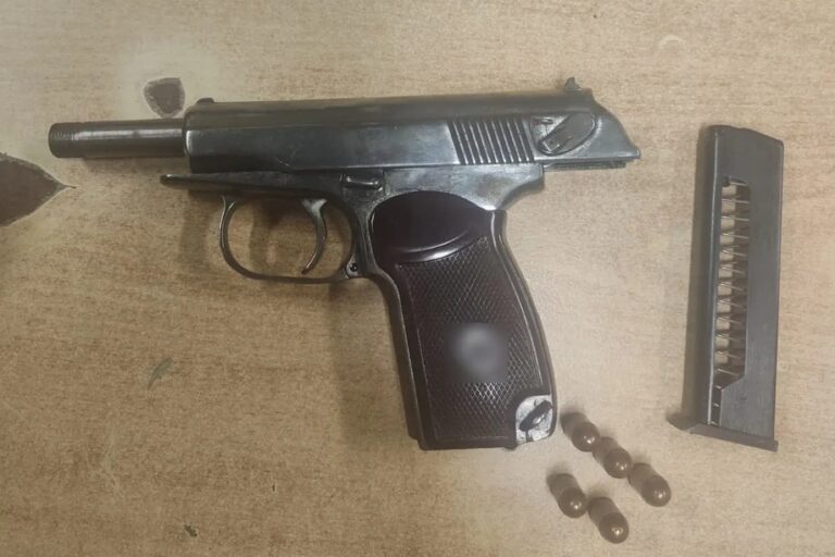 Αστυνομικοί «τσάκωσαν» 37χρονο στα Πατήσια που κυκλοφορούσε με όπλο 