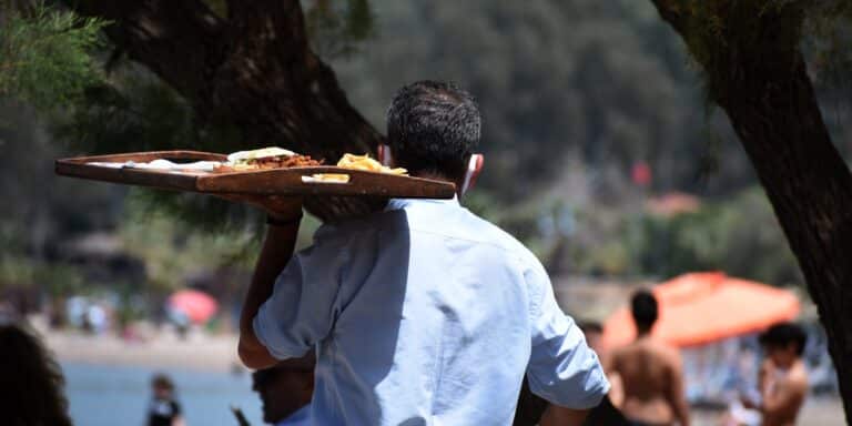 Καταγγελία στη Θεσσαλονίκη: Αφήνουν εργαζομένους χωρίς κλιματισμό για να μην ανέβει ο λογαριασμός ρεύματος!