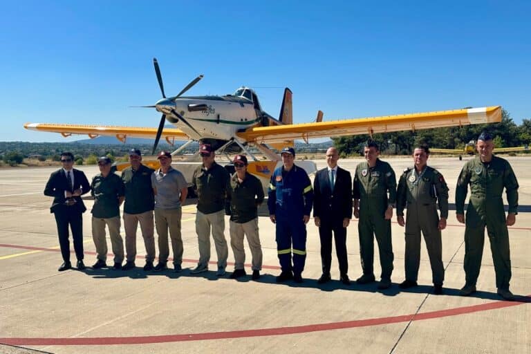 Φωτιά στην Αττική: Στην Αθήνα δύο πυροσβεστικά αεροπλάνα και ένα ελικόπτερο από την Τουρκία (εικόνες)