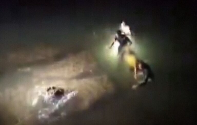 Βίντεο ντοκουμέντο: Αστυνομικοί της ΔΙ.ΑΣ. σώζουν άνθρωπο που έχει μπλεχτεί σε παραγάδι στη θάλασσα στα Δραπετσώνα!