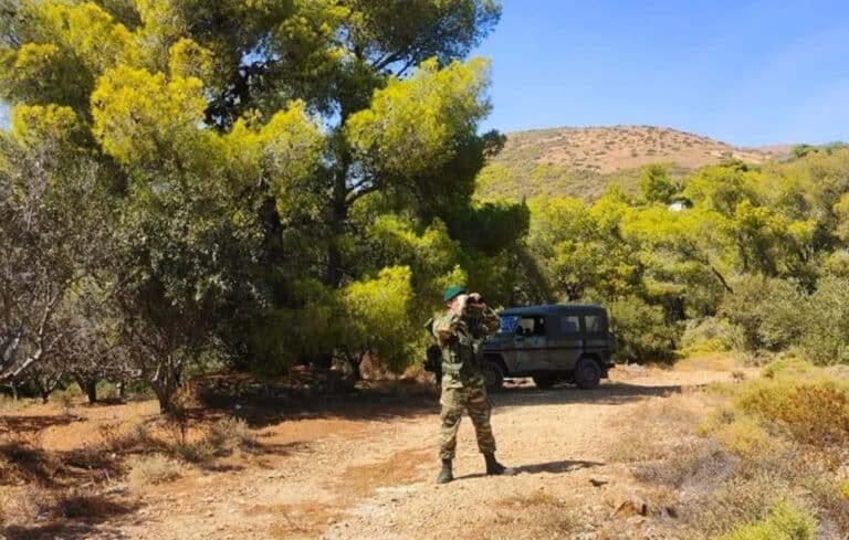 Στη μάχη της δασοπροστασίας μπήκαν οι Ένοπλες Δυνάμεις – Συνεχείς περίπολοι και ανιχνεύσεις για πυρκαγιά! (εικόνες)