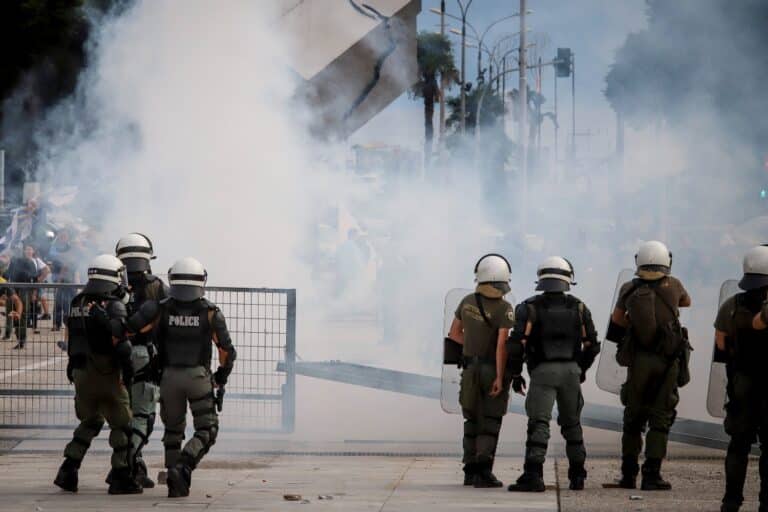 Φωτορεπόρτερ που τραυματίστηκε από την ΕΛ.ΑΣ. σε διαμαρτυρία του 2021 δικαιώθηκε στο δικαστήριο