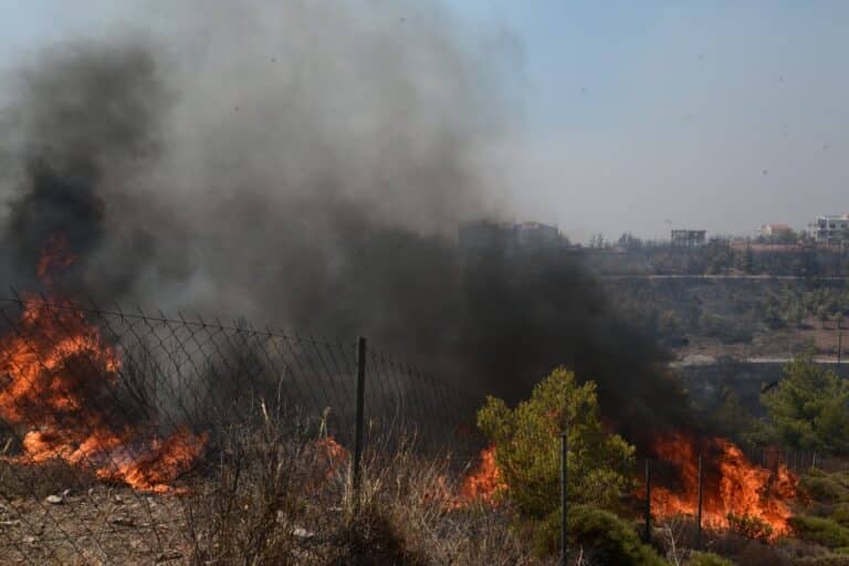 Η Παλαιστίνη θέλει να στείλει βοήθεια για τις φωτιές στην Αττική – «Προσευχόμαστε να προστατευτεί η Ελλάδα»