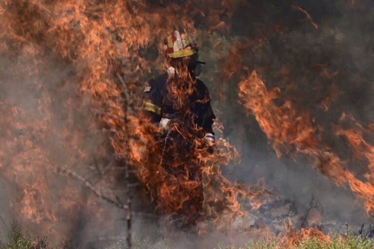 Φωτιά στην Αττική: Οι Ένοπλες Δυνάμεις συνδράμουν στην αντιμετώπιση των πυρκαγιών!