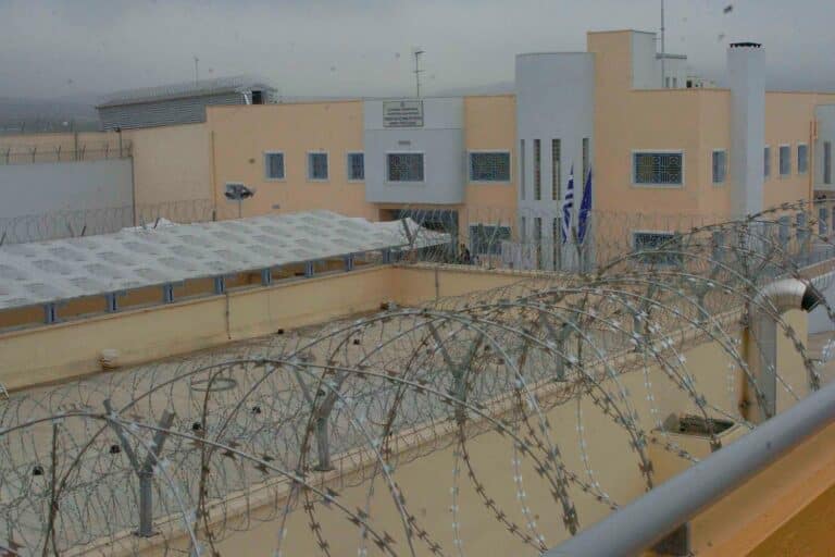 Αιματηρή συμπλοκή κρατουμένων στις φυλακές Δομοκού – Πέντε τραυματίες