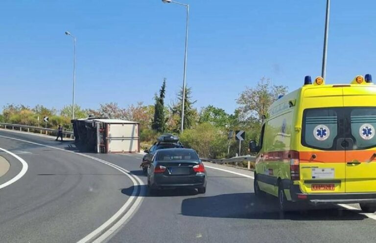 Τούμπαρε φορτηγό στην Εγνατία Οδό – Μέσω παλαιάς εθνικής οδού Βέροιας – Θεσσαλονίκης η κυκλοφορία