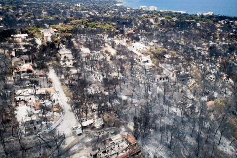 Φωτιά στο Μάτι: Συγκλονίζει o πυροσβέστης που έχασε τη σύζυγο και το 6 μηνών βρέφος τους – «Δεν λειτούργησε τίποτα»