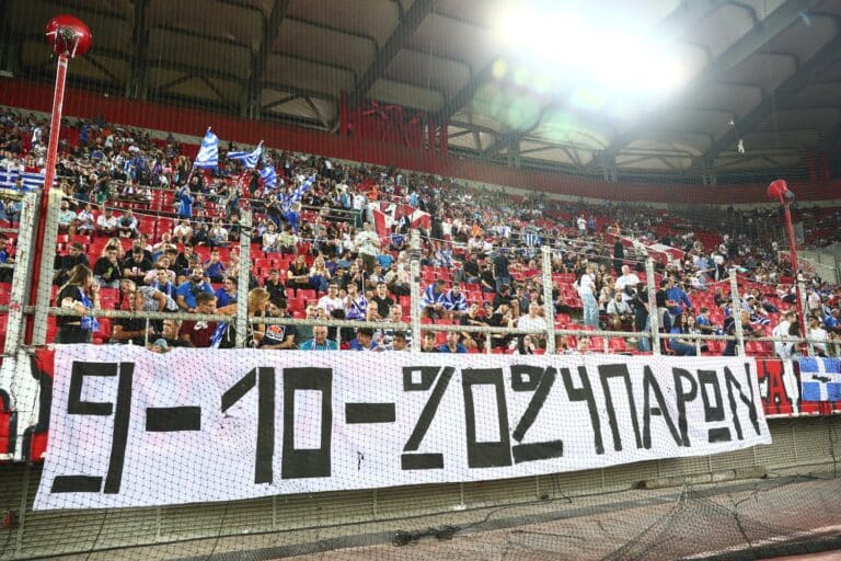 Πανό στη μνήμη του Τζορτζ Μπάλντοκ στο «Γ. Καραϊσκάκης» για τον αγώνα της Εθνικής! (εικόνα)