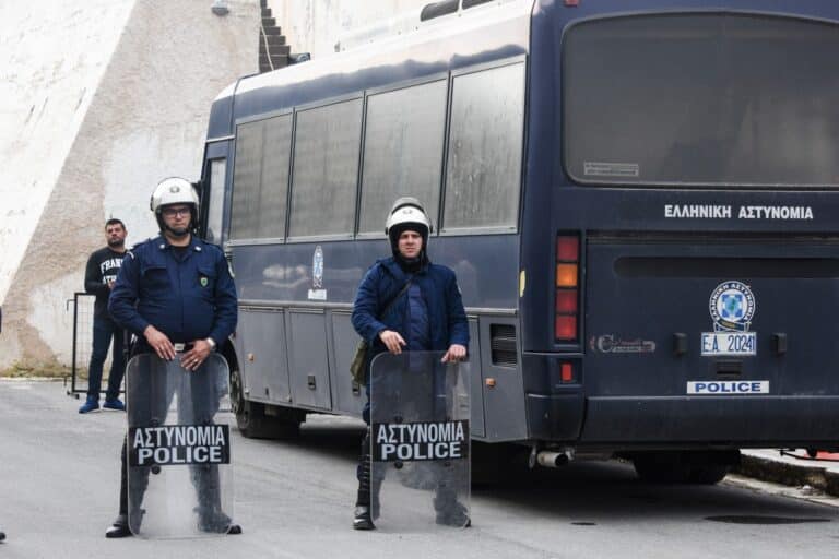 «Οι αστυνομικοί της ΕΛ.ΑΣ. στη Ροδόπη βλέπουμε με το μακαρόνι το ρεπό – Εσείς εκεί στην Κατεχάκη, όλα καλά;»