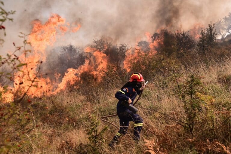 Υπουργείο Πολιτικής Προστασίας: «Εξαιρετικά επικίνδυνες συνθήκες για πυρκαγιά την Πέμπτη» – Ποιες περιοχές είναι στο «κόκκινο»