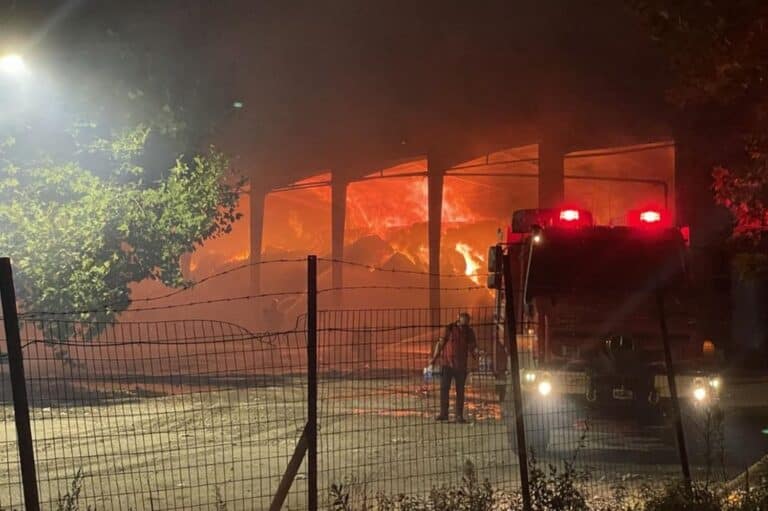 Φωτιά σε αποθήκη εκκοκκιστηρίου στη Λάρισα!