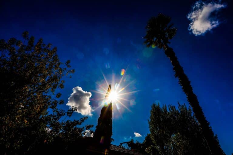 Καιρός σήμερα (9/10): Ηλιοφάνεια και θερμοκρασία έως 30 βαθμούς – Πού θα σημειωθούν τοπικές βροχές