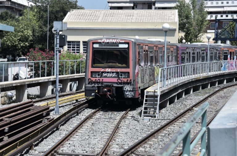 Έκτακτο: Πτώση ατόμου στις γραμμές του ΗΣΑΠ στο ΚΑΤ!