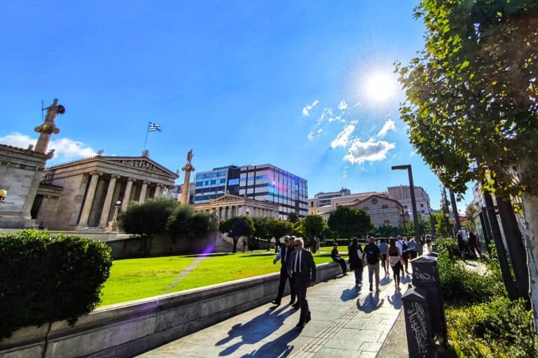 Καιρός σήμερα (25/10): Ηλιοφάνεια και θερμοκρασία έως 26 βαθμούς – Πού θα σημειωθούν βροχές