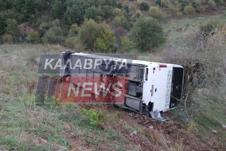 Σοβαρό τροχαίο στα Καλάβρυτα: ΚΤΕΛ με μαθητές έπεσε σε χαράδρα – Όλοι καλά στην υγεία τους (εικόνα)