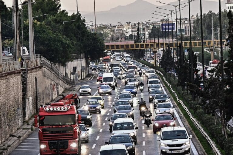 Κίνηση τώρα: Καθυστερήσεις σε Κηφισό, Αττική Οδό και Κηφισίας – Πού αλλού υπάρχουν προβλήματα