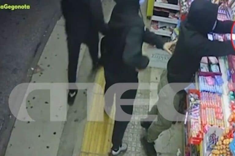 Βίντεο-ντοκουμέντο στην Ηλιούπολη: Οπλισμένοι ανήλικοι ληστεύουν περίπτερο!