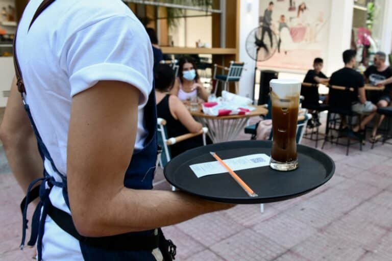 Πάτρα: 18χρονη κατήγγειλε σεξουαλική παρενόχληση από σερβιτόρο