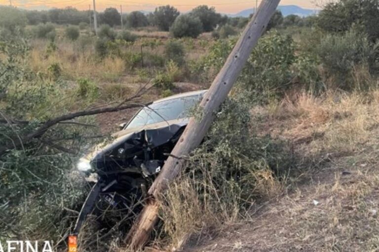 Σοβαρό τροχαίο για τον Ηλία Ψινάκη – Η BMW του καρφώθηκε σε κολόνα (εικόνες)