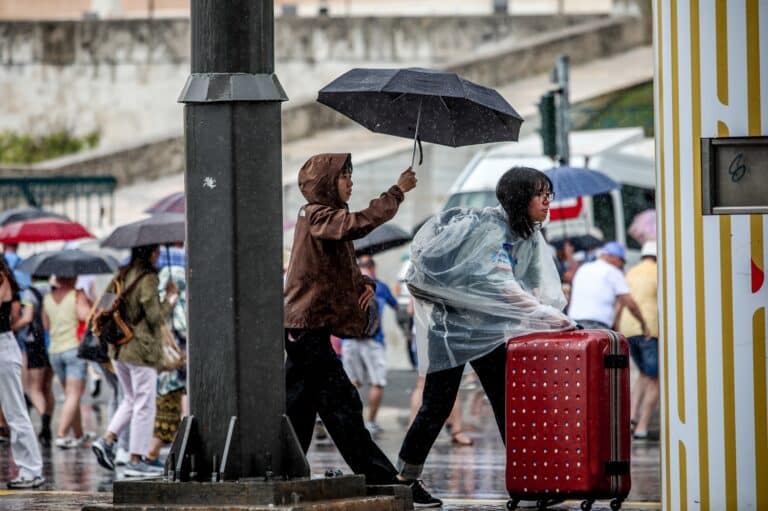 Καιρός: Υποχωρεί ο αντικυκλώνας, έρχονται βροχές και καταιγίδες από την Κυριακή