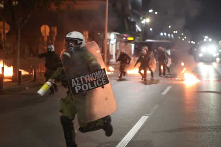 Θεσσαλονίκη: Η ανακοίνωση της ΕΛ.ΑΣ. για τις συλλήψεις στα επεισόδια μετά την πορεία για τη 17 Νοέμβρη