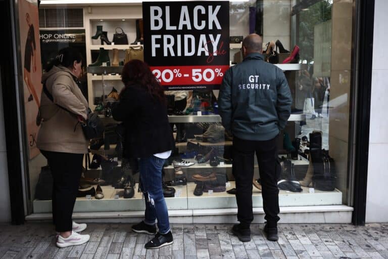 H Black Friday… ξεκίνησε – Τα καταστήματα έχουν αρχίσει ήδη τις προσφορές