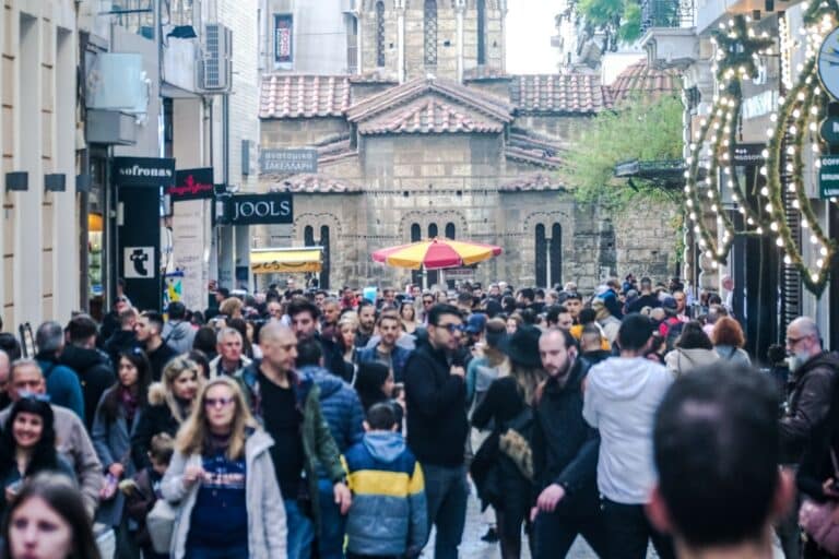 Ωράριο καταστημάτων: Ανοιχτά σήμερα Κυριακή (22/12) τα μαγαζιά – Πώς θα λειτουργούν