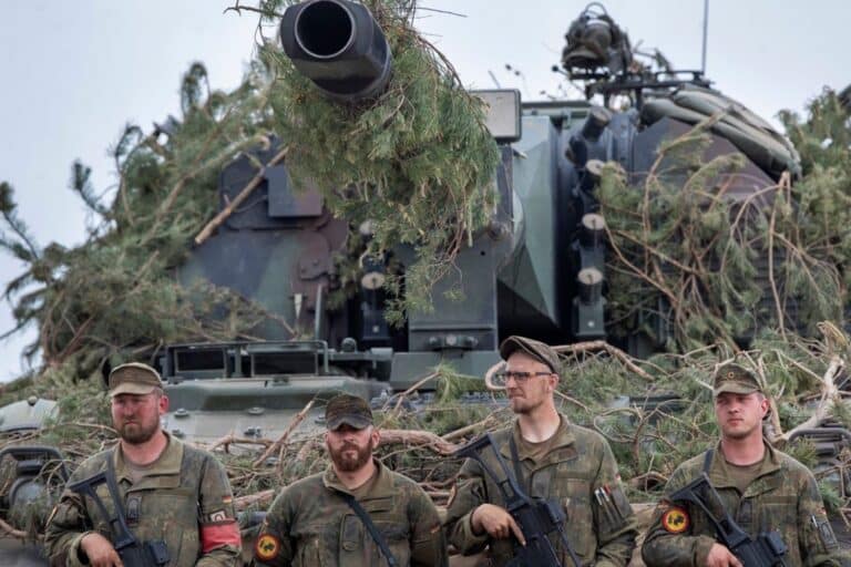 Σειρήνες πολέμου στην Ευρωπη: «Η Γερμανία προετοιμάζεται για πόλεμο!»