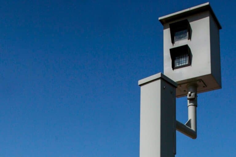 Πότε θα δούμε τις κάμερες της Τροχαίας στους δρόμους – Τι ισχύει για την αφαίρεση διπλώματος!