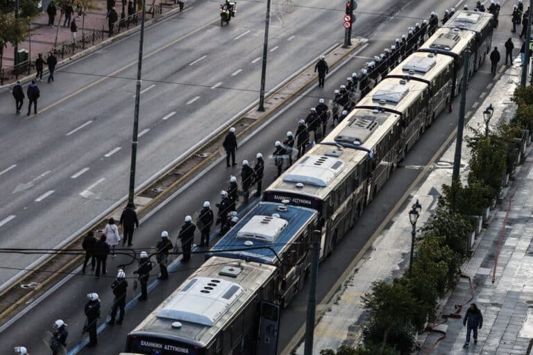 Πολυτεχνείο: «Κατέβασαν» αστυνομικούς από τη Χαλκιδική στην Αθήνα χωρίς να τους πληρώσουν ούτε το ξενοδοχείο – «Γίναμε ρεζίλι»