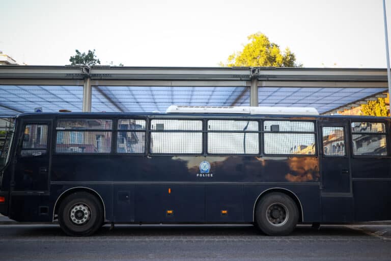 ΕΛ.ΑΣ.: Με ειδική πτήση τσάρτερ επέστρεψαν 18 παράνομοι μετανάστες από τη Γεωργία