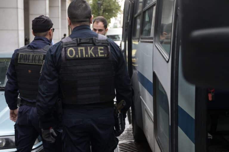 Δυτική Αχαΐα: Συνελήφθησαν επτά άτομα για ρευματοκλοπή