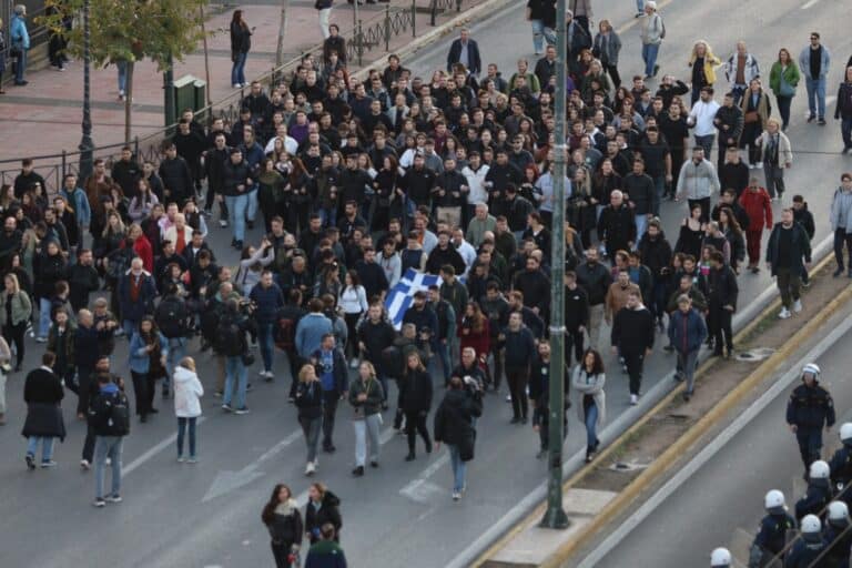 51η Επέτειος Πολυτεχνείου: Επεισόδια στην πορεία μεταξύ φοιτητών και υποστηρικτών του Κασσελάκη! (βίντεο)